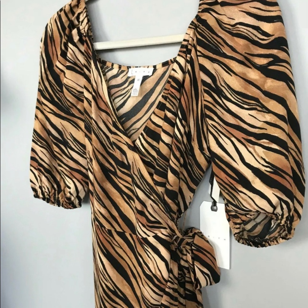 Sexy Spring Tiger Print Wrap Dress - Picture 3 of 5